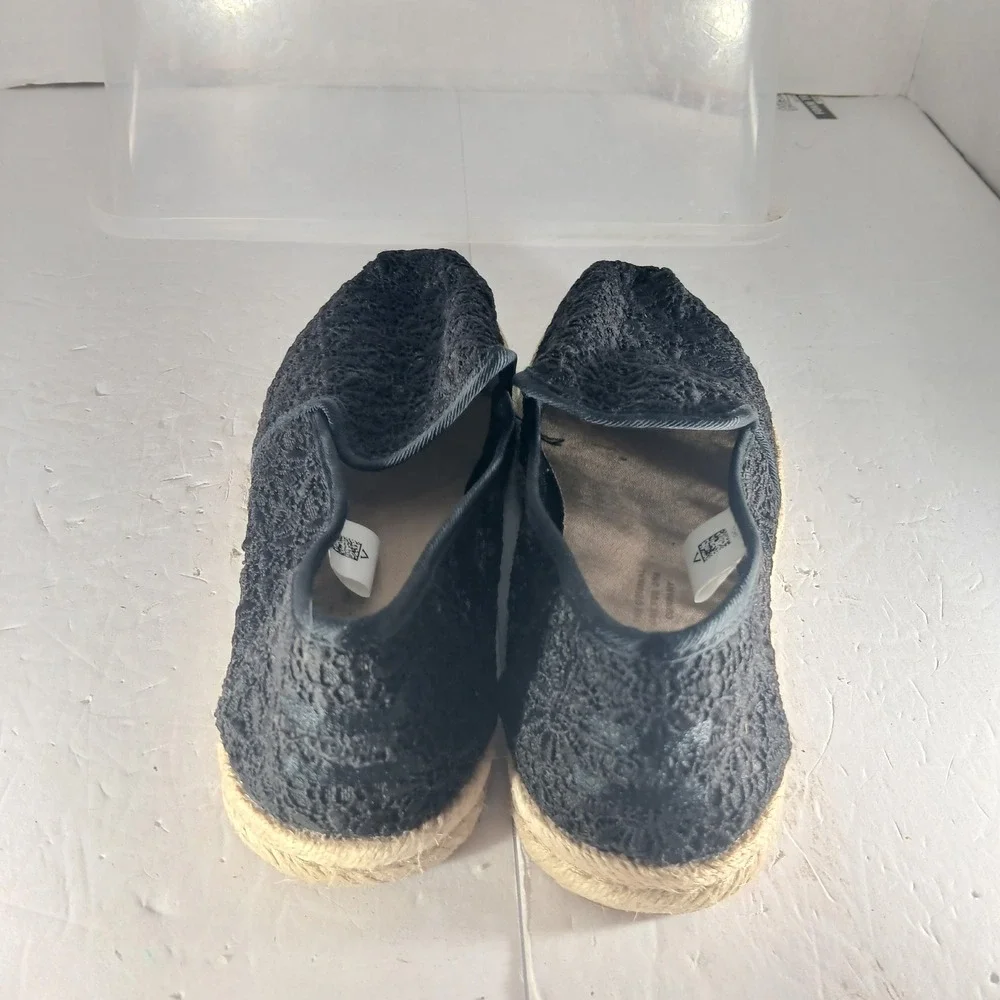 Toms embrace effortless